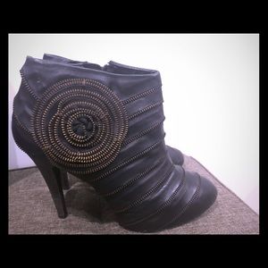 BCBG Max Azria Leather Zipper Rose Booties Size 8